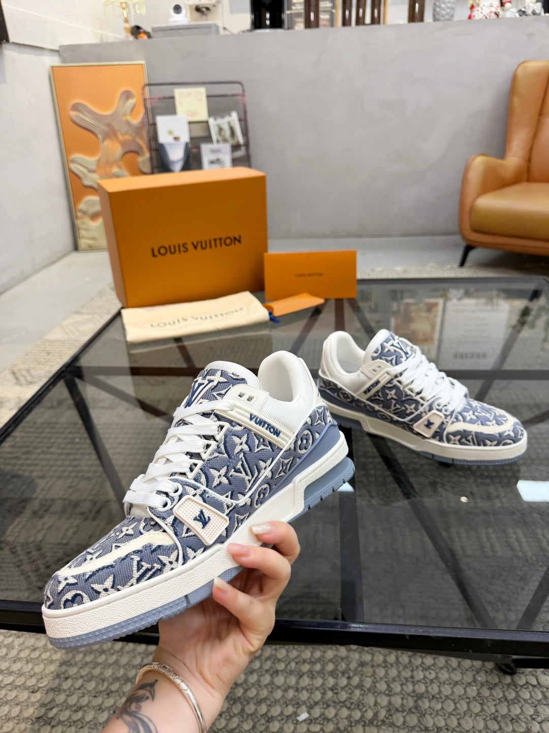 Комфортні шкіряні кросівки Louis Vuitton