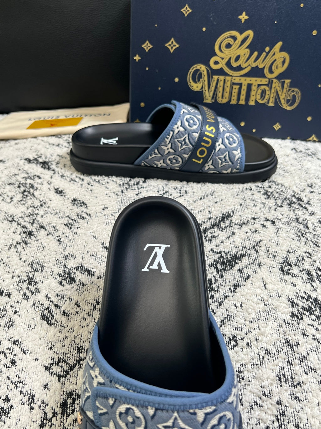 Шльопанці Louis Vuitton з натуральної шкіри