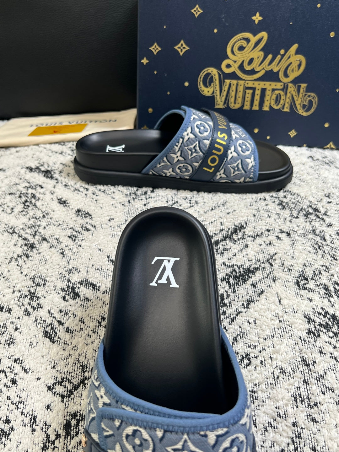 Шльопанці Louis Vuitton з натуральної шкіри