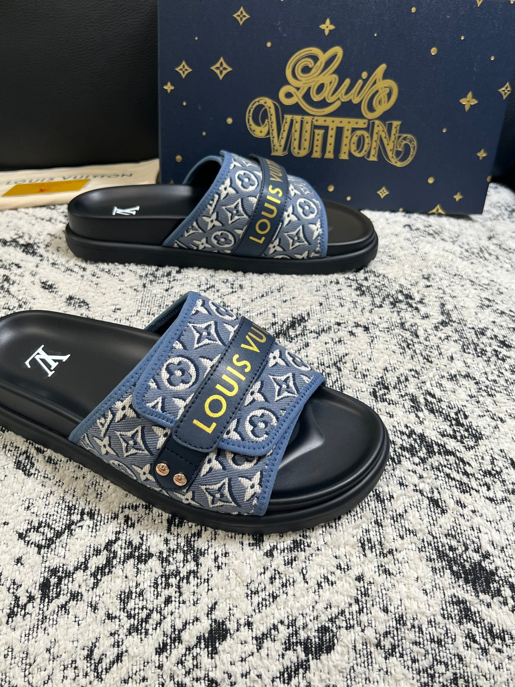 Шльопанці Louis Vuitton з натуральної шкіри