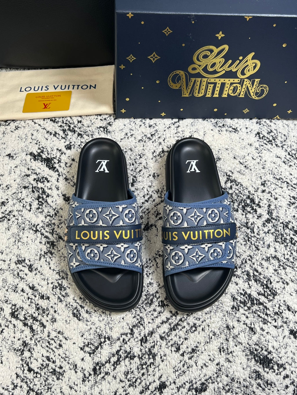 Шльопанці Louis Vuitton з натуральної шкіри