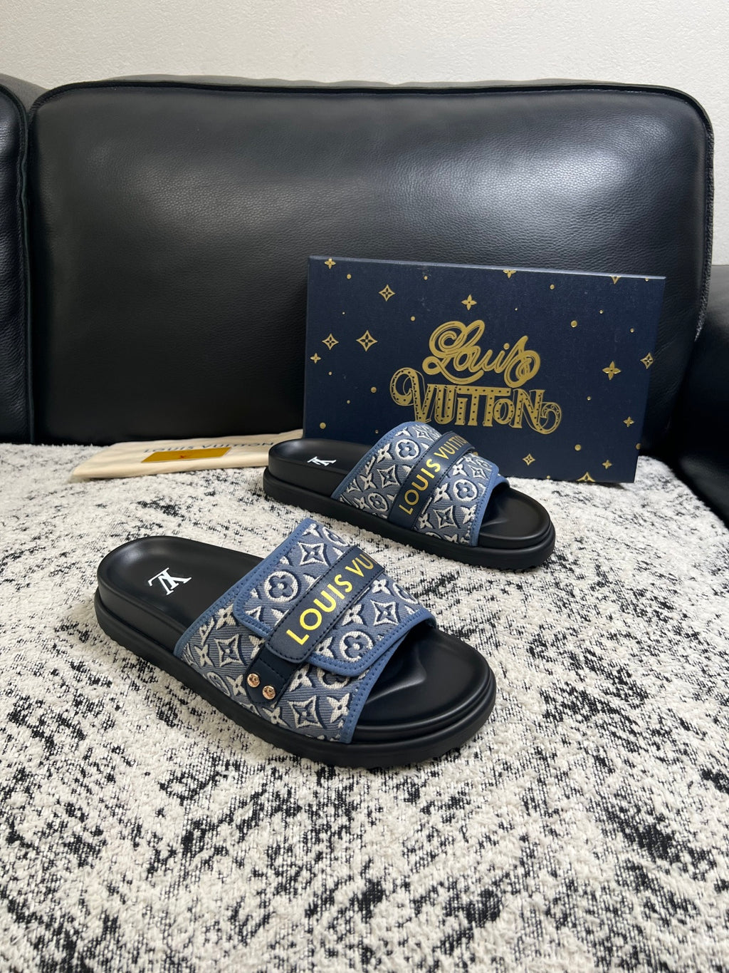 Шльопанці Louis Vuitton з натуральної шкіри