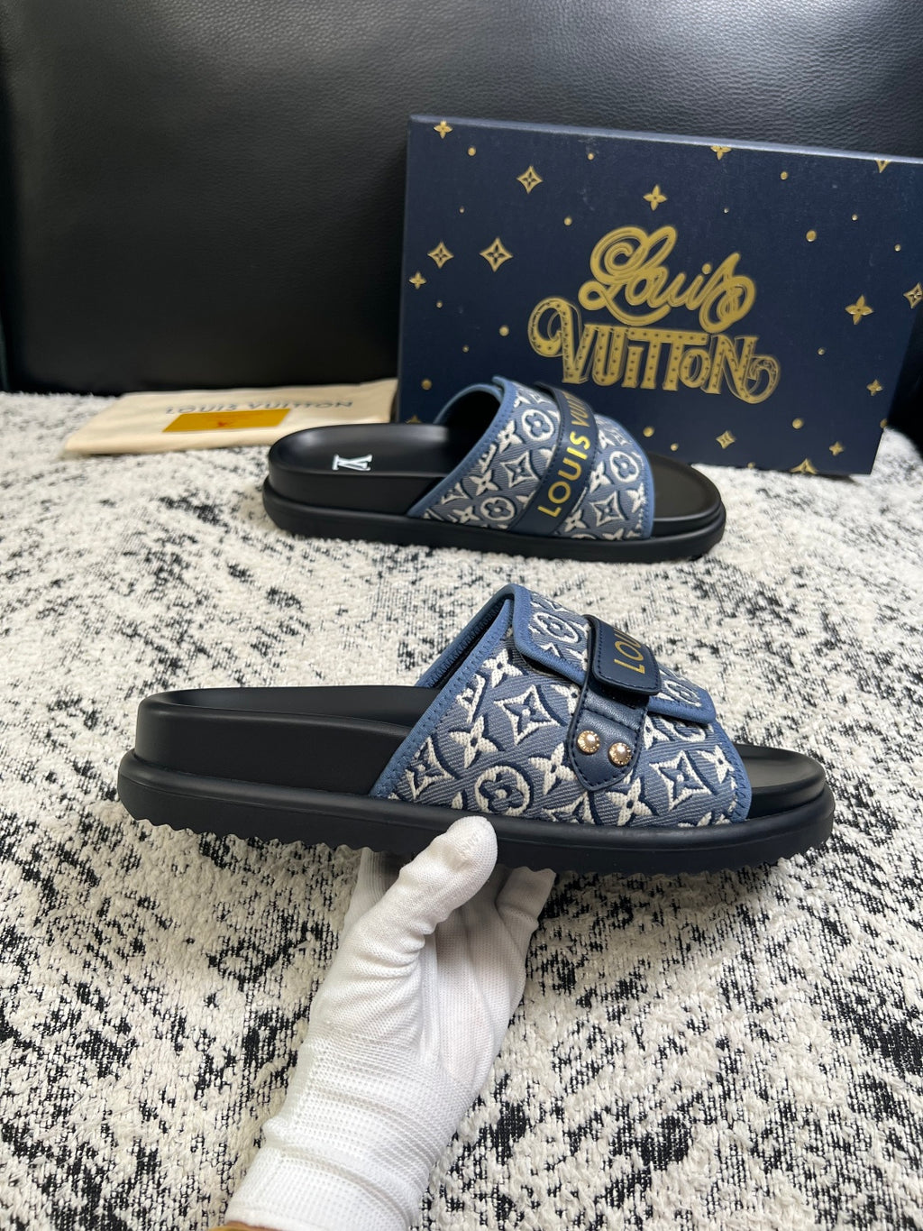 Шльопанці Louis Vuitton з натуральної шкіри