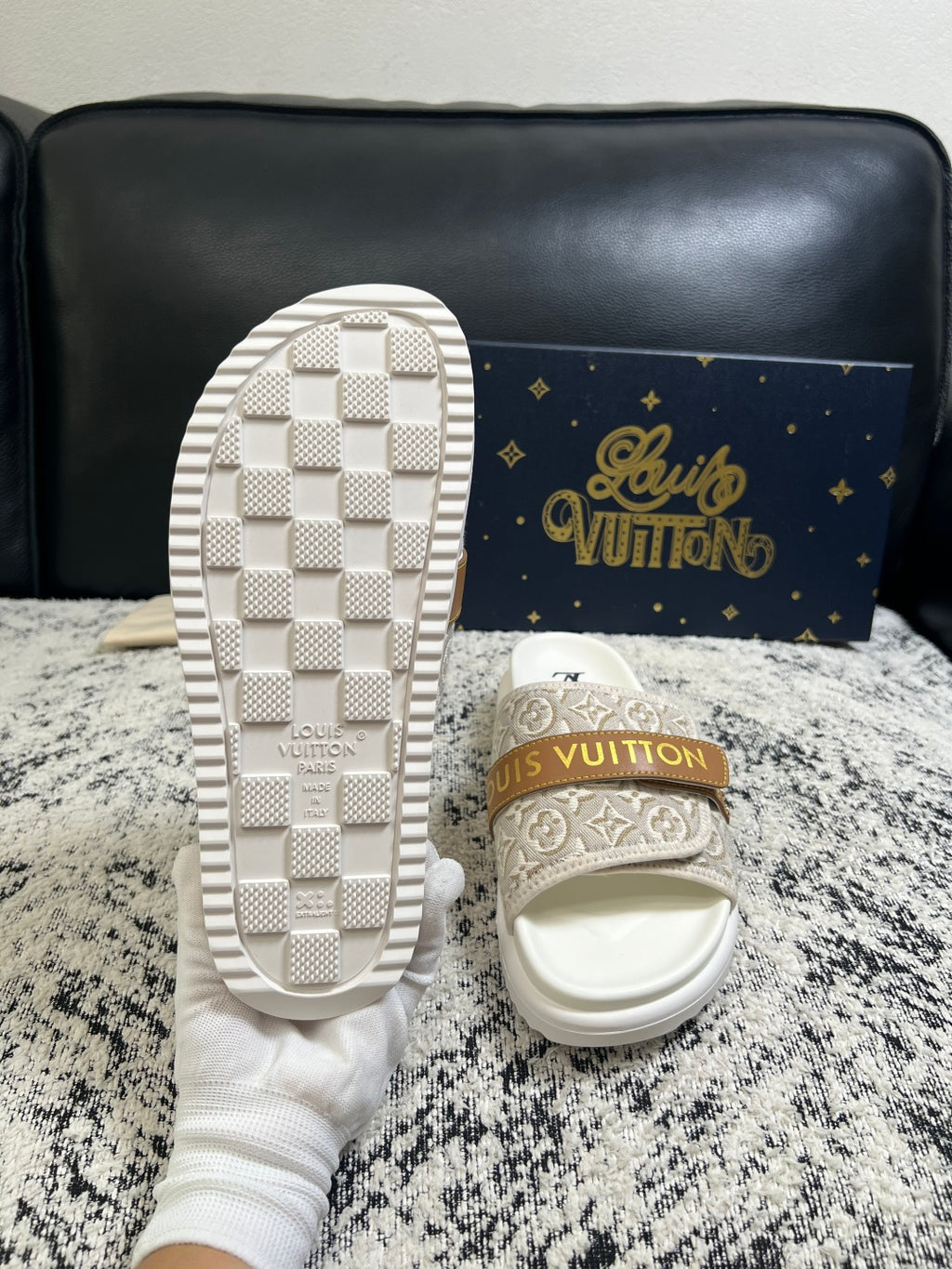 Шльопанці Louis Vuitton з натуральної шкіри