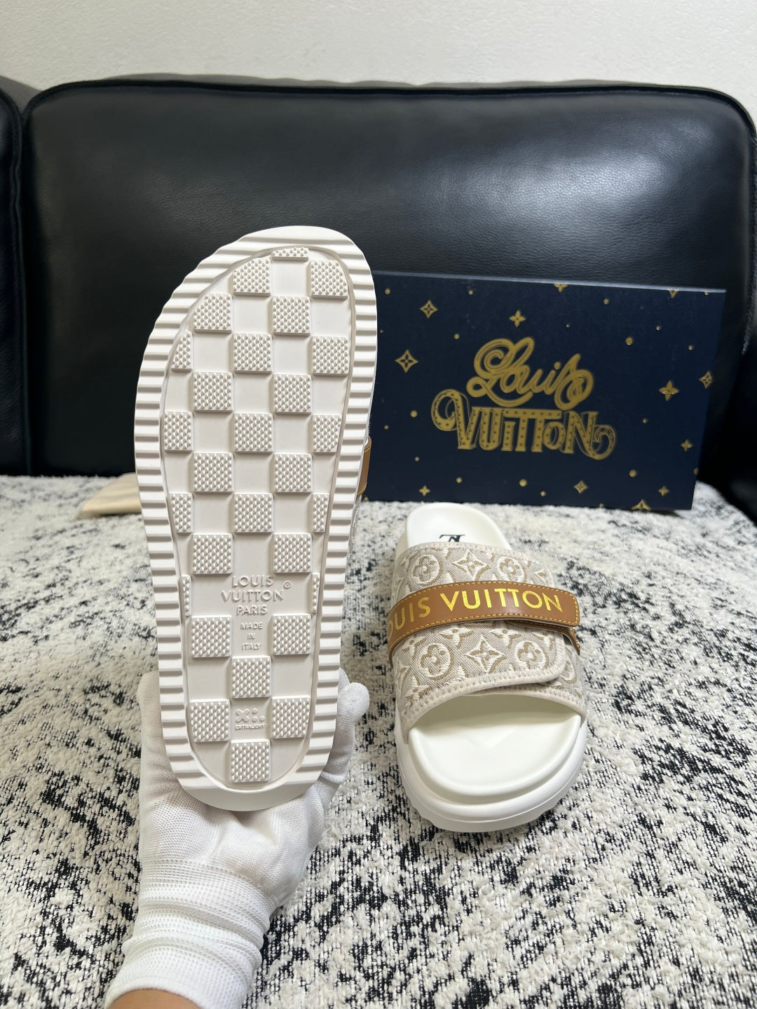 Шльопанці Louis Vuitton з натуральної шкіри