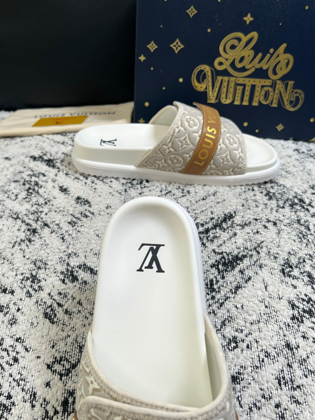Шльопанці Louis Vuitton з натуральної шкіри