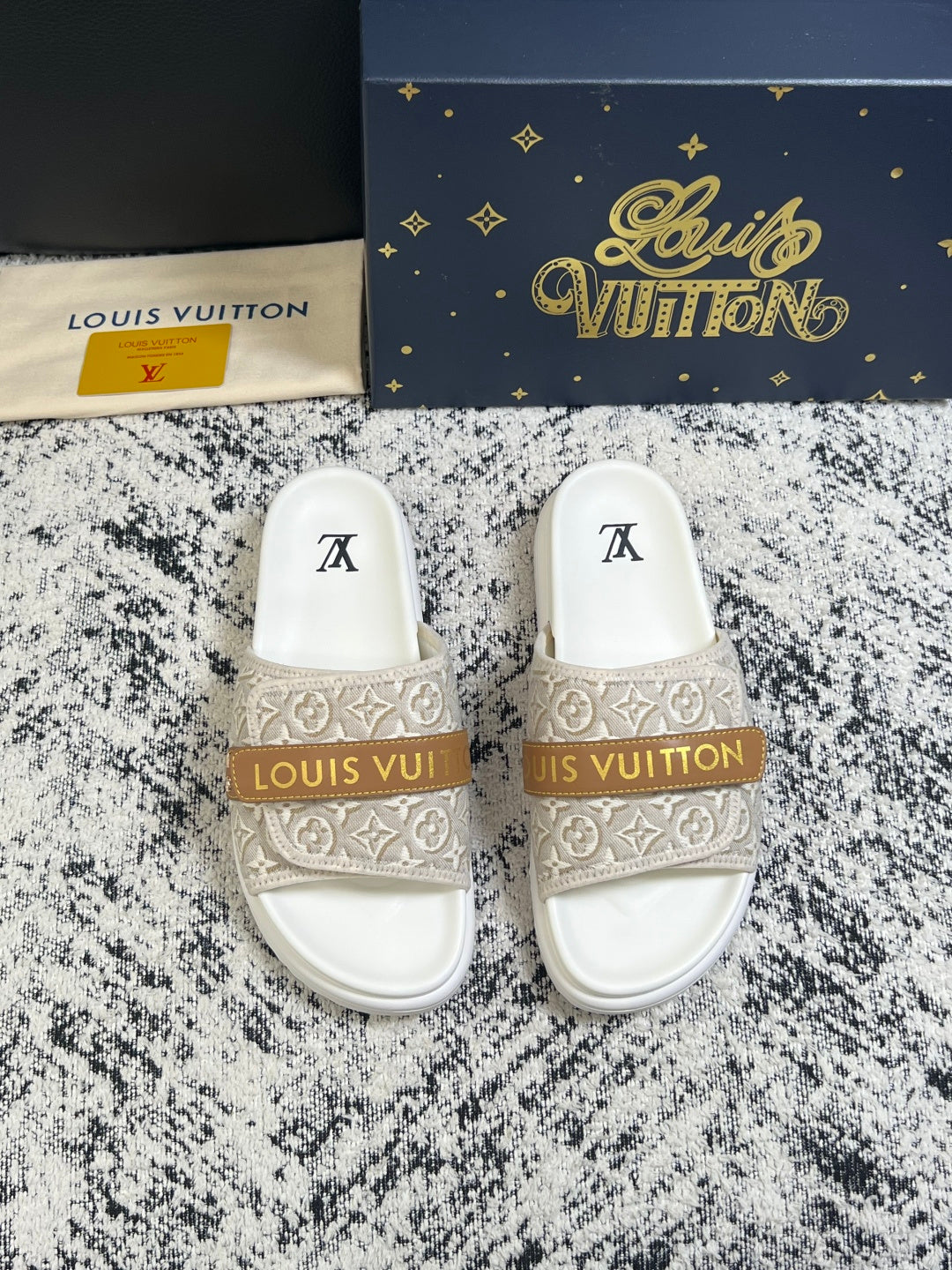 Шльопанці Louis Vuitton з натуральної шкіри