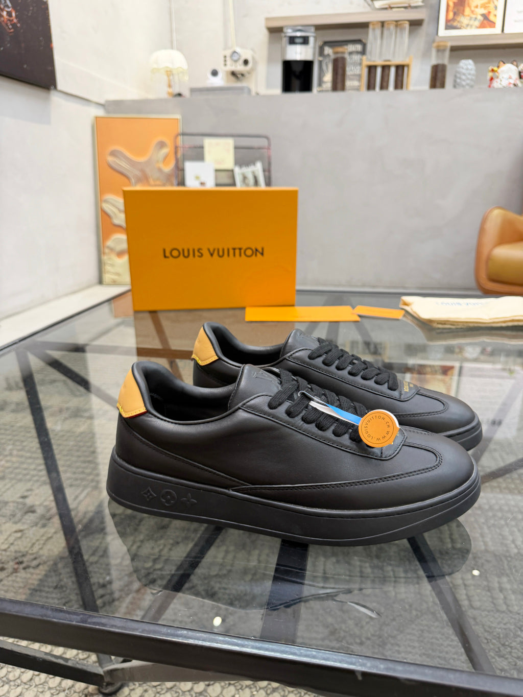 Комфортні шкіряні кросівки Louis Vuitton