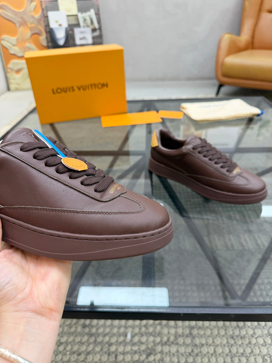 Динамічні шкіряні кросівки Louis Vuitton