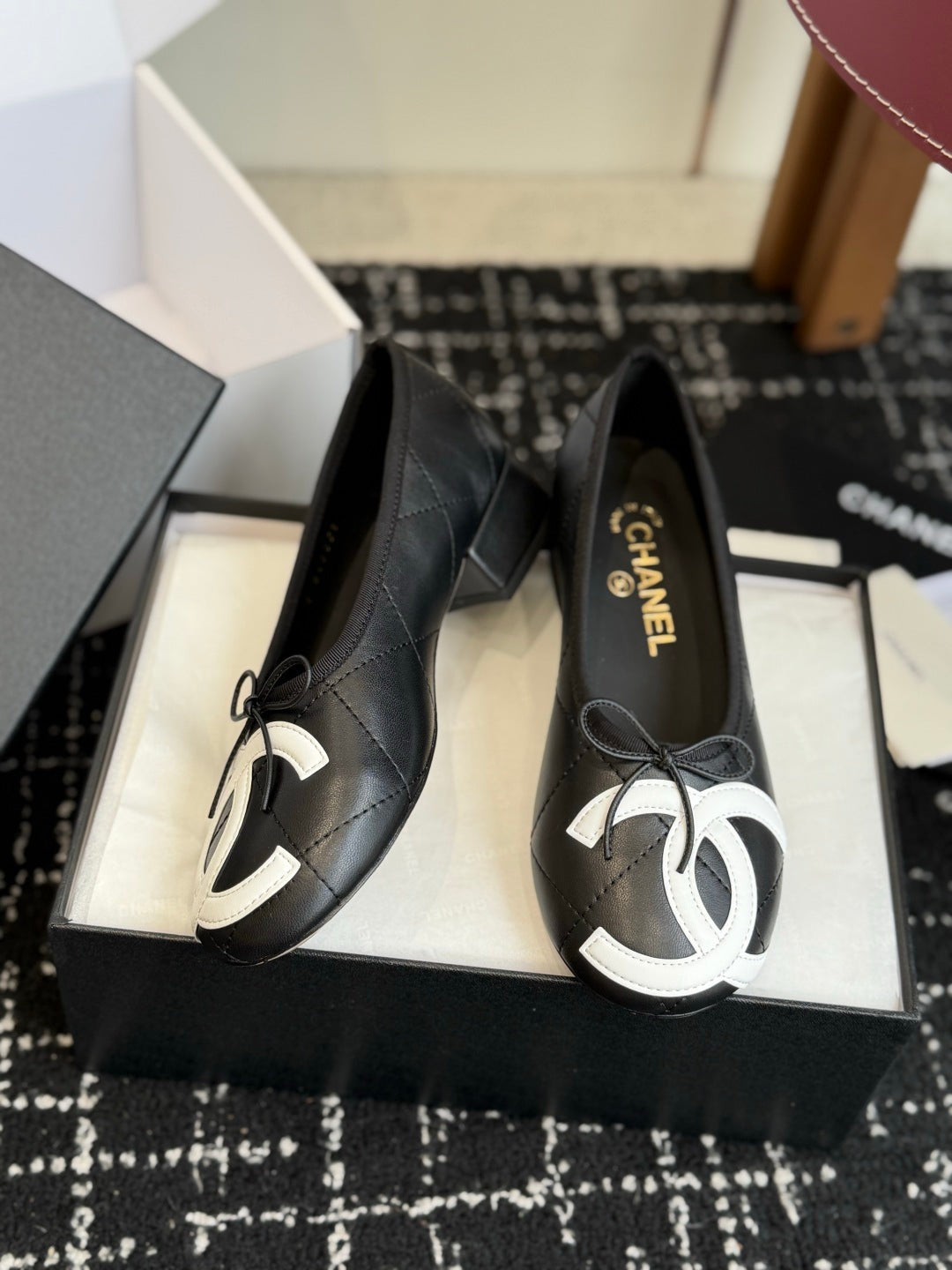 Жіночі лаконічні шкіряні балетки Chanel Ballet