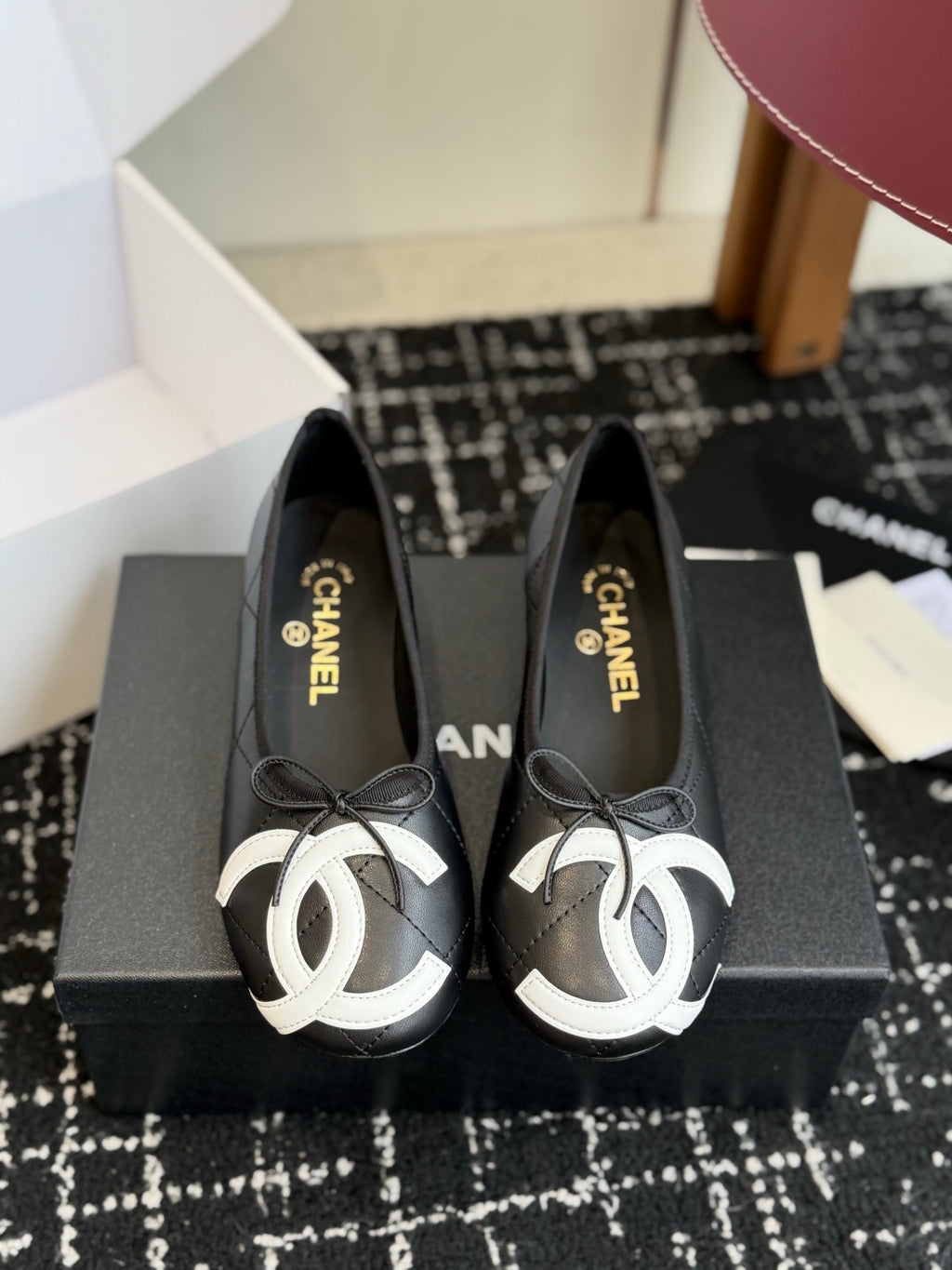 Жіночі лаконічні шкіряні балетки Chanel Ballet