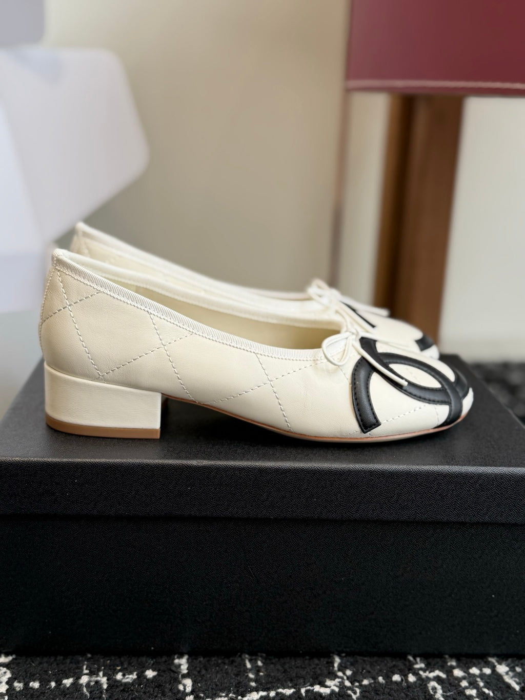 Жіночі лаконічні шкіряні балетки Chanel Ballet