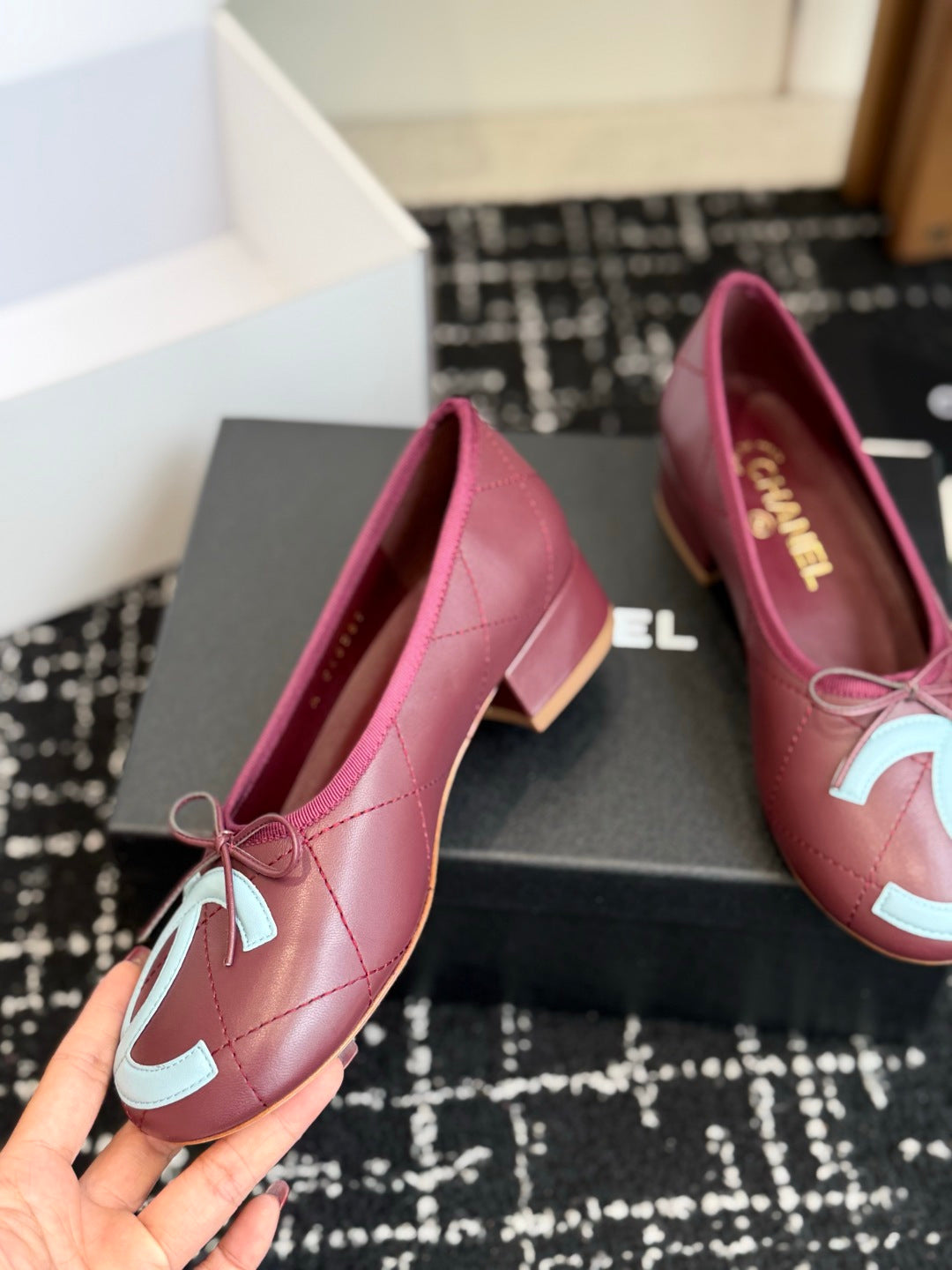 Жіночі лаконічні шкіряні балетки Chanel Ballet
