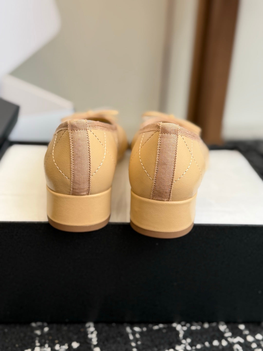 Жіночі лаконічні шкіряні балетки Chanel Ballet