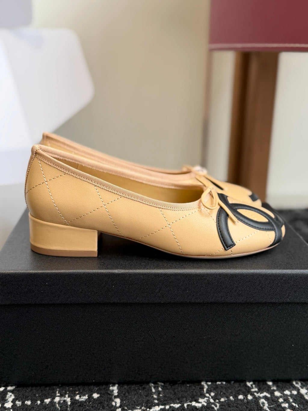 Жіночі лаконічні шкіряні балетки Chanel Ballet