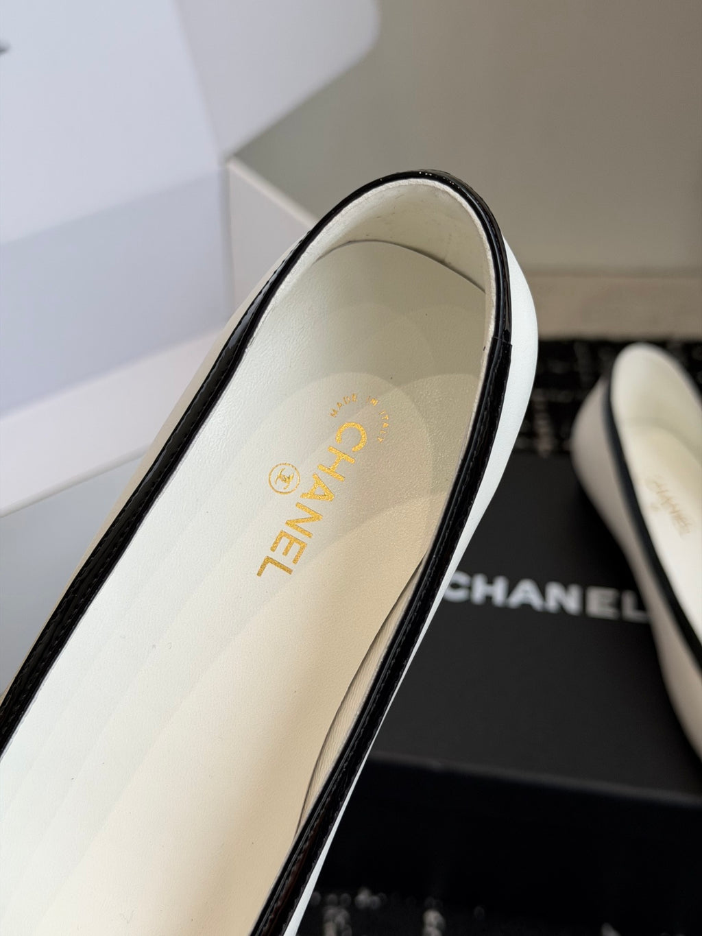 Жіночі елегантні шкіряні туфлі Chanel