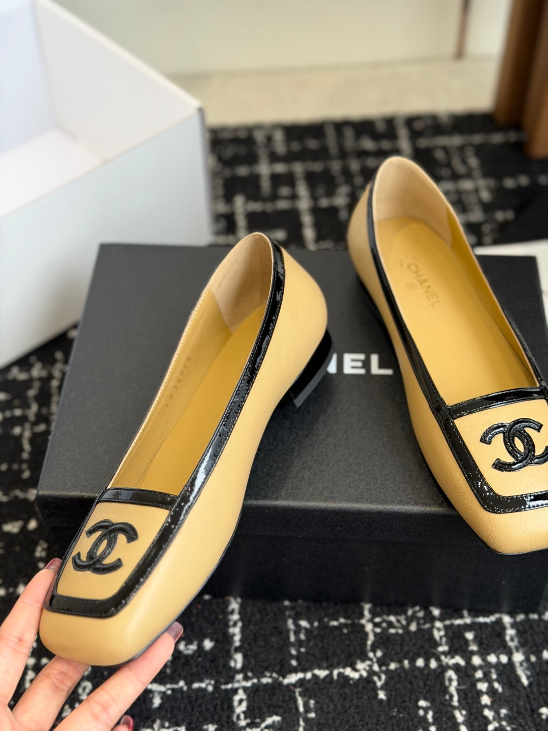 Жіночі елегантні шкіряні туфлі Chanel