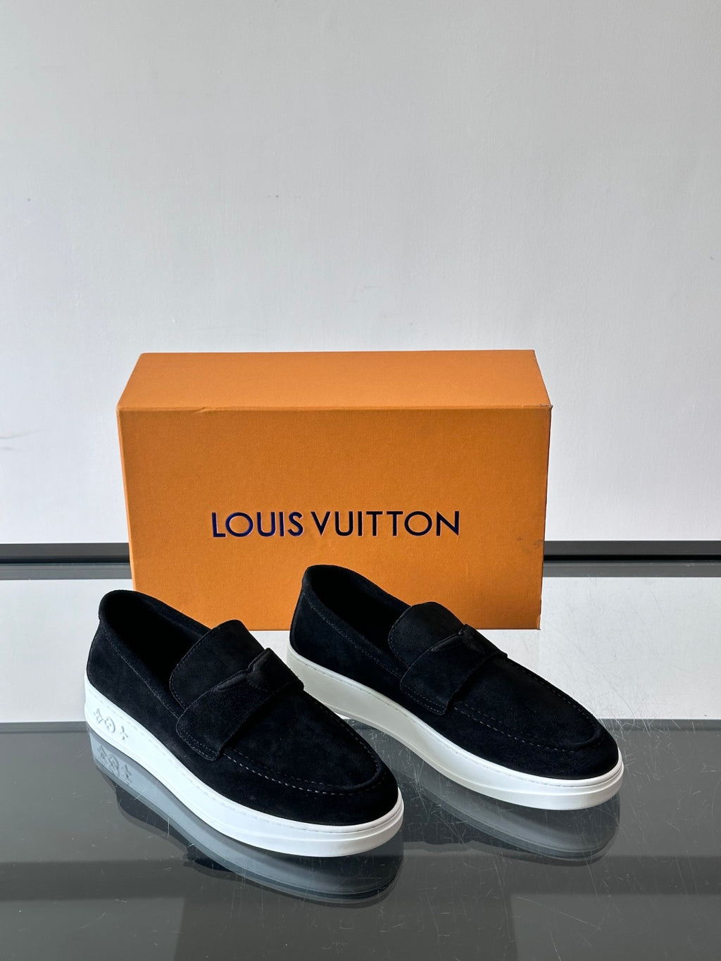Масивні Лофери Louis Vuitton з натуральної замші