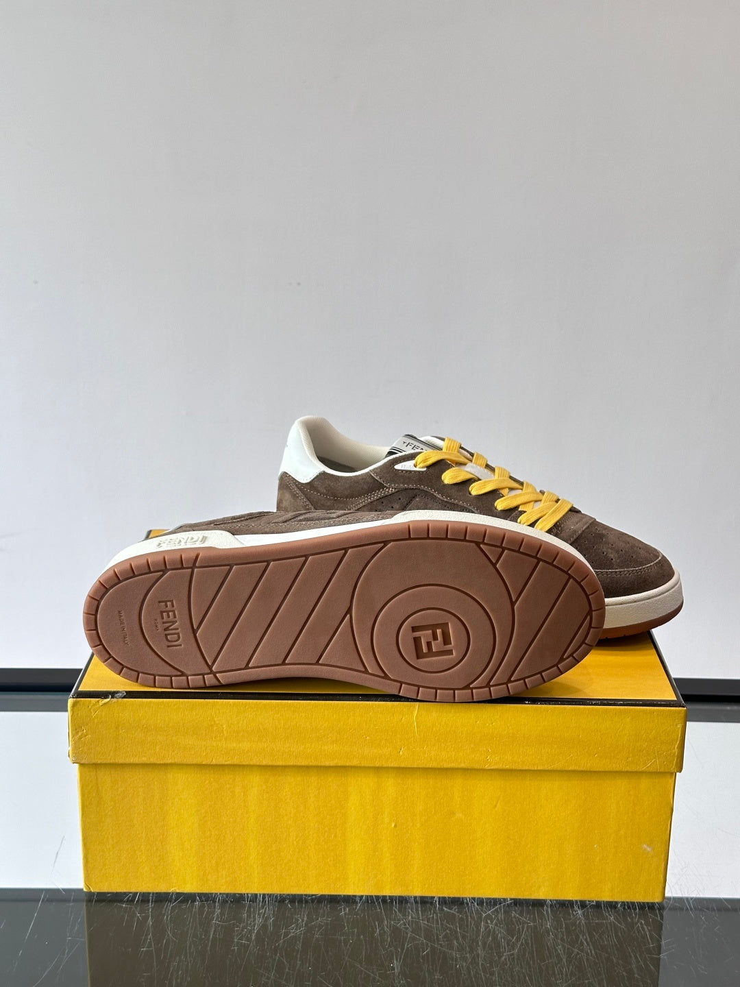 Шкіряні кросівки Fendi Match