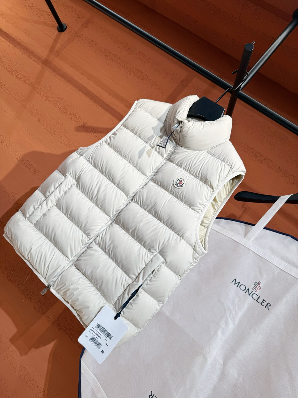 Пуховий жилет Moncler, білий — фото 2