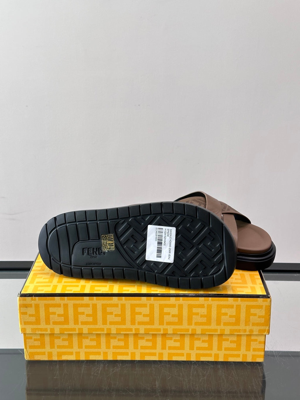 Шкіряні шльопанці Fendi з денімом