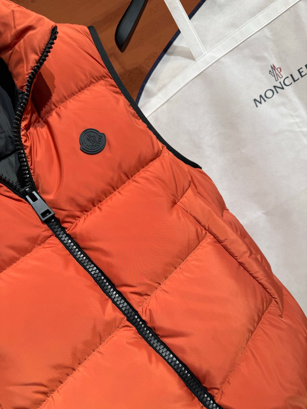 Пуховий жилет Moncler, помаранчевий — фото 7