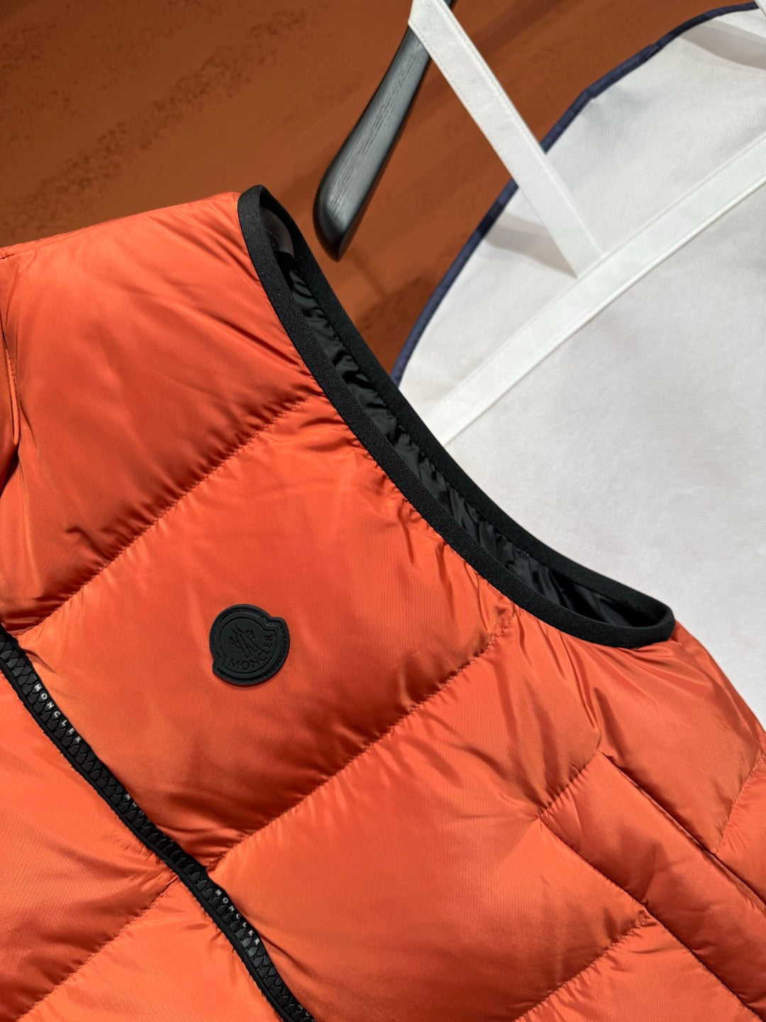 Пуховий жилет Moncler, помаранчевий — фото 4