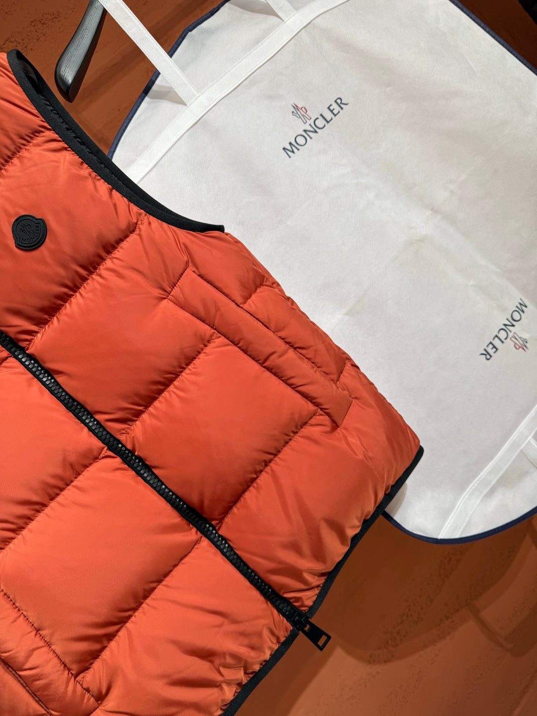 Пуховий жилет Moncler, помаранчевий — фото 5
