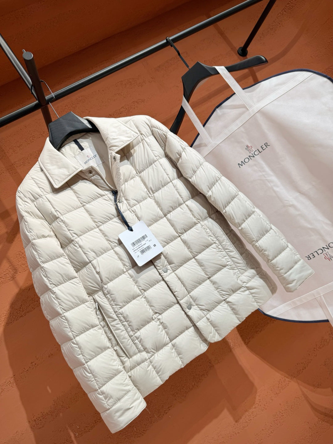 Пухова куртка з геометричною стібкою Moncler, біла — фото 6