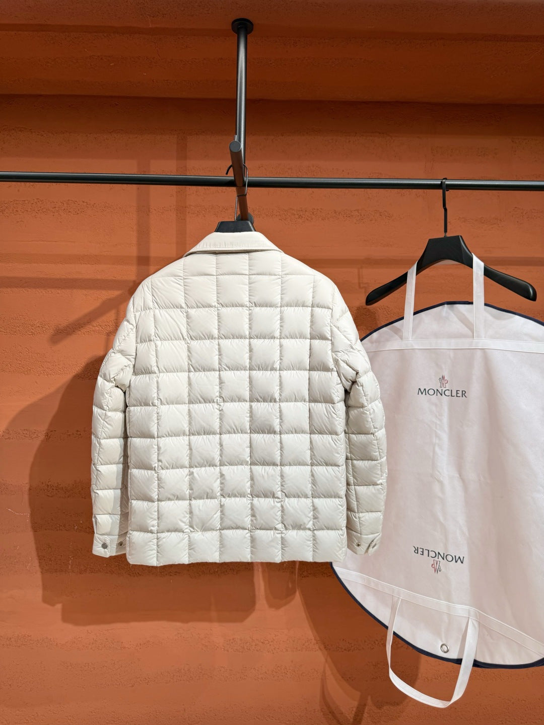 Пухова куртка з геометричною стібкою Moncler, біла — фото 8