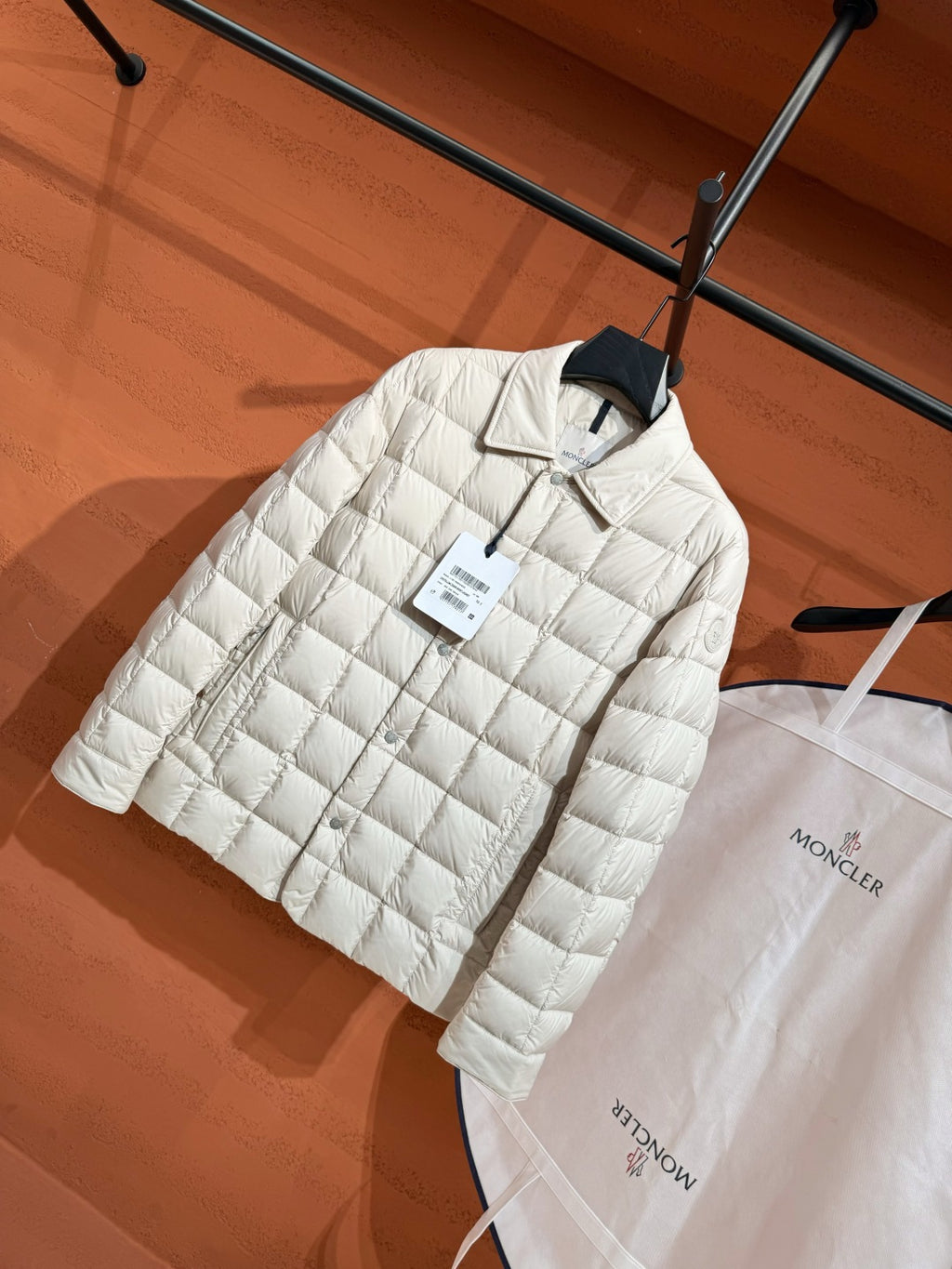 Пухова куртка з геометричною стібкою Moncler, біла — фото 2