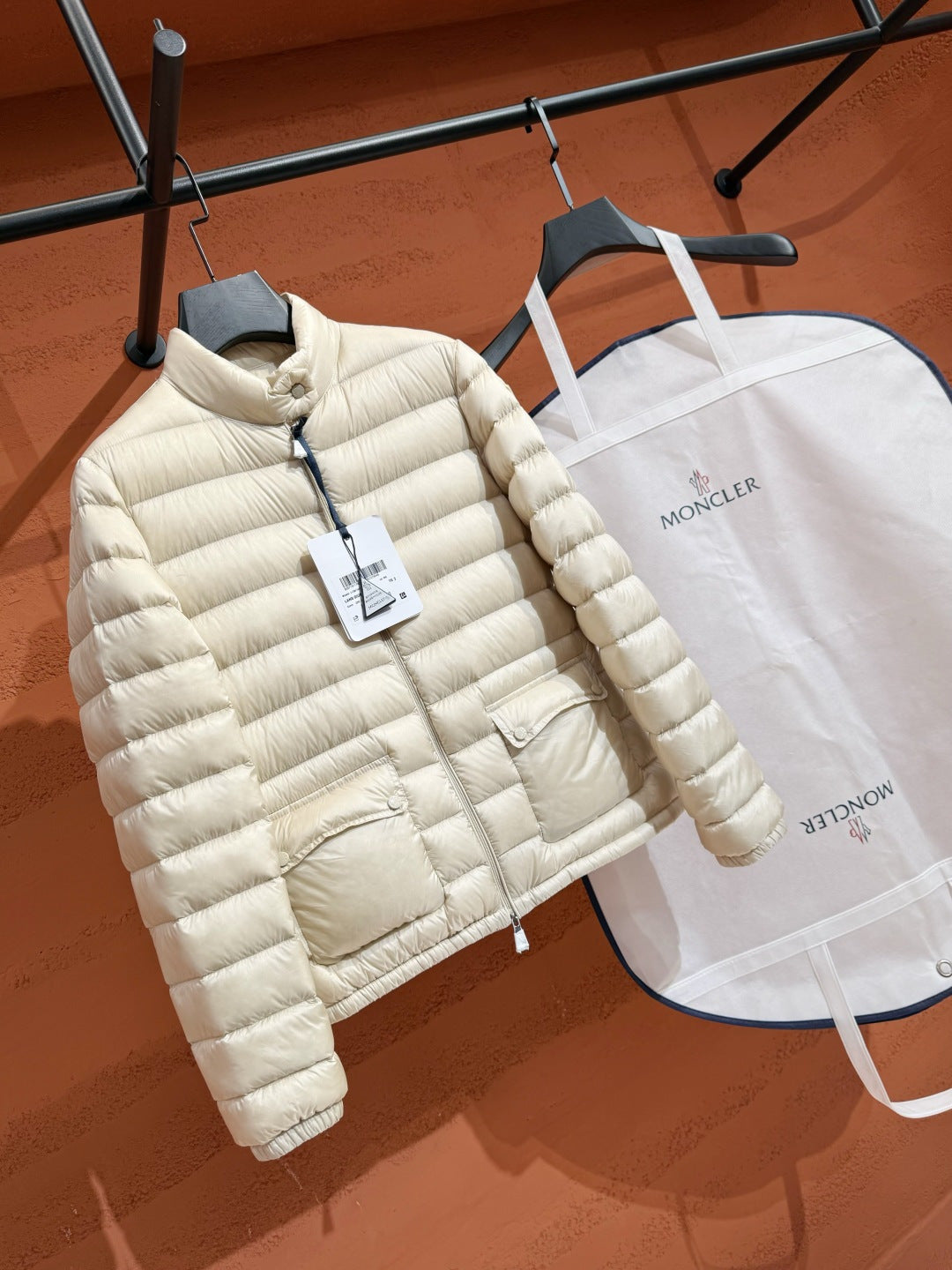 Пухова куртка Moncler, молочна — фото 6
