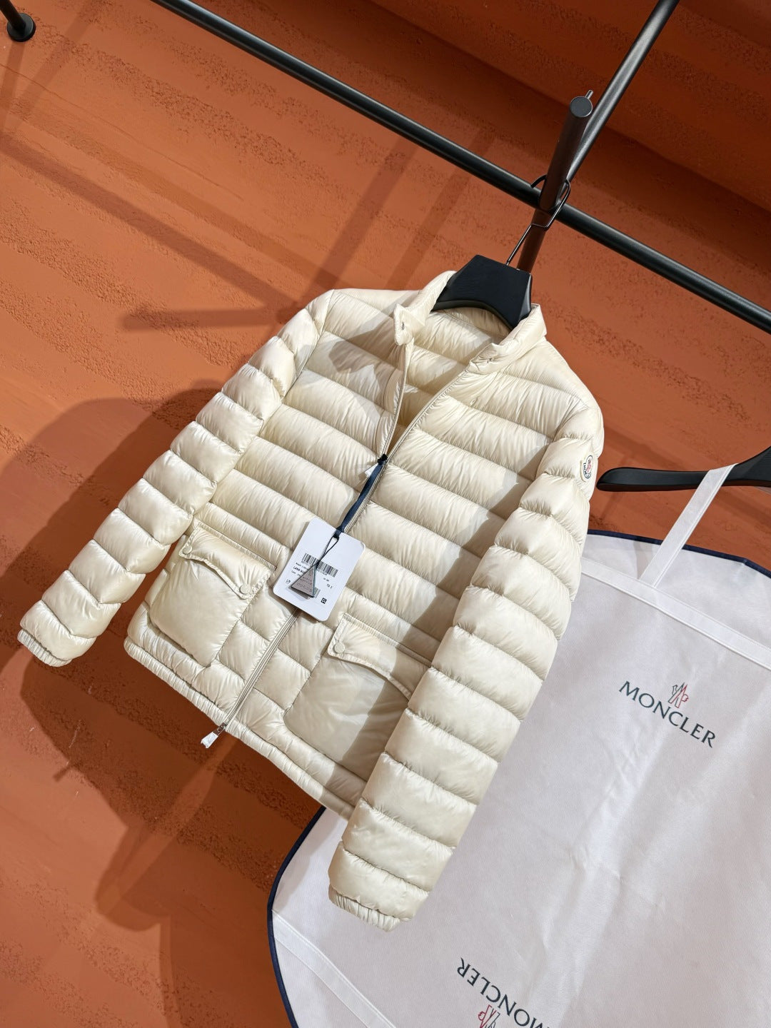 Пухова куртка Moncler, молочна — фото 7