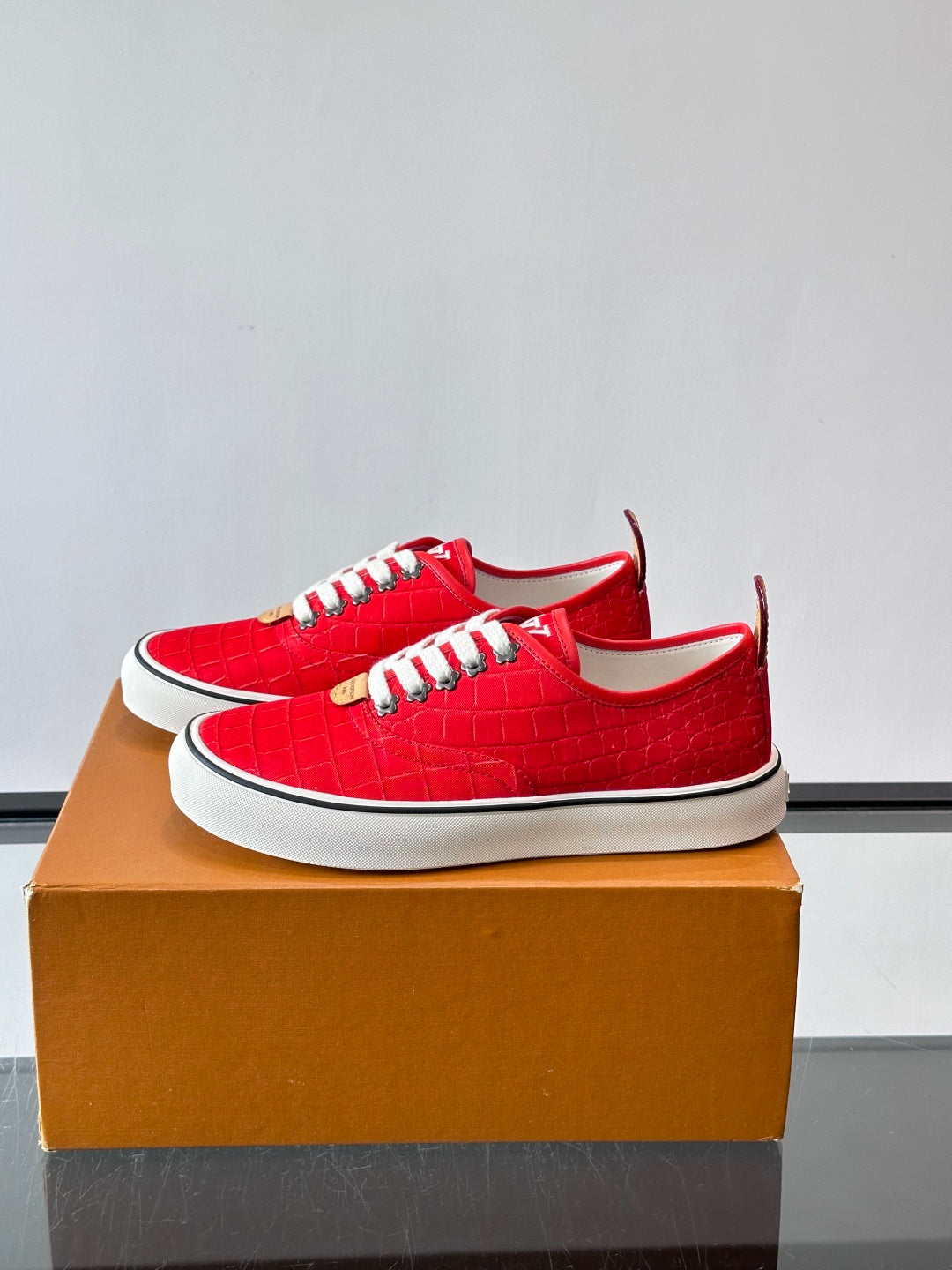 Кеди з натуральної шкіри та текстилю Louis Vuitton × Vans