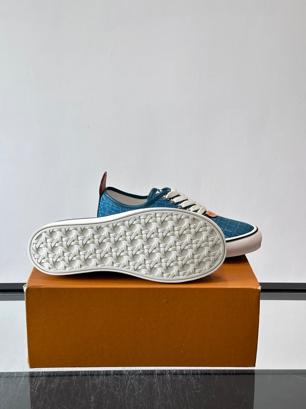 Кеди з натуральної шкіри та текстилю Louis Vuitton × Vans
