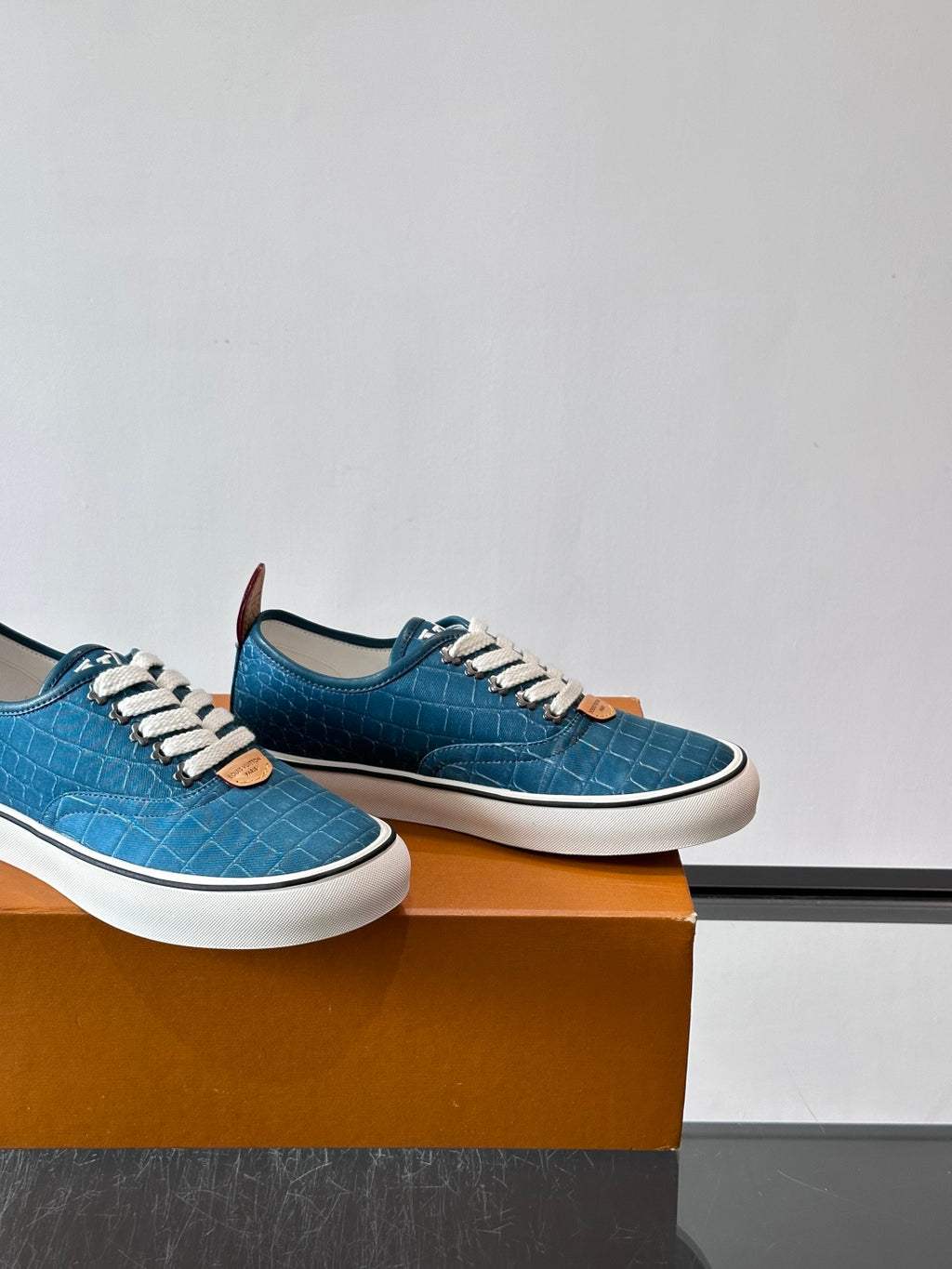 Кеди з натуральної шкіри та текстилю Louis Vuitton × Vans