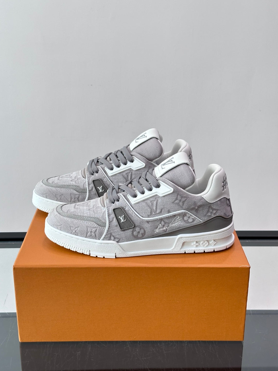 Кросівки з натуральної шкіри Louis Vuitton Trainer