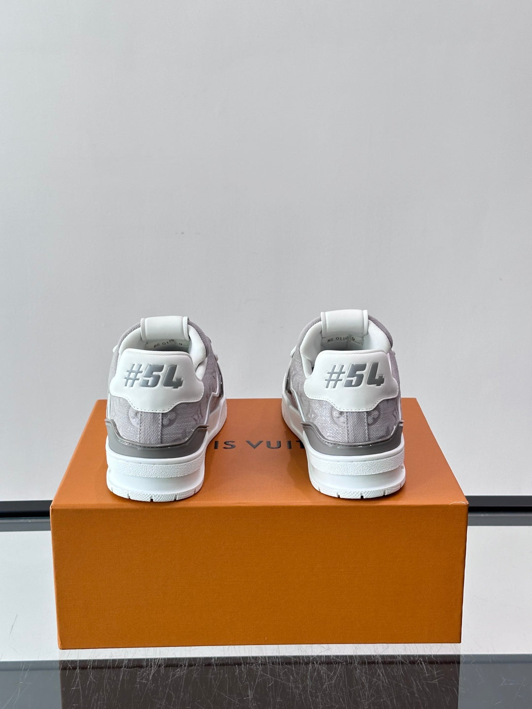 Кросівки з натуральної шкіри Louis Vuitton Trainer