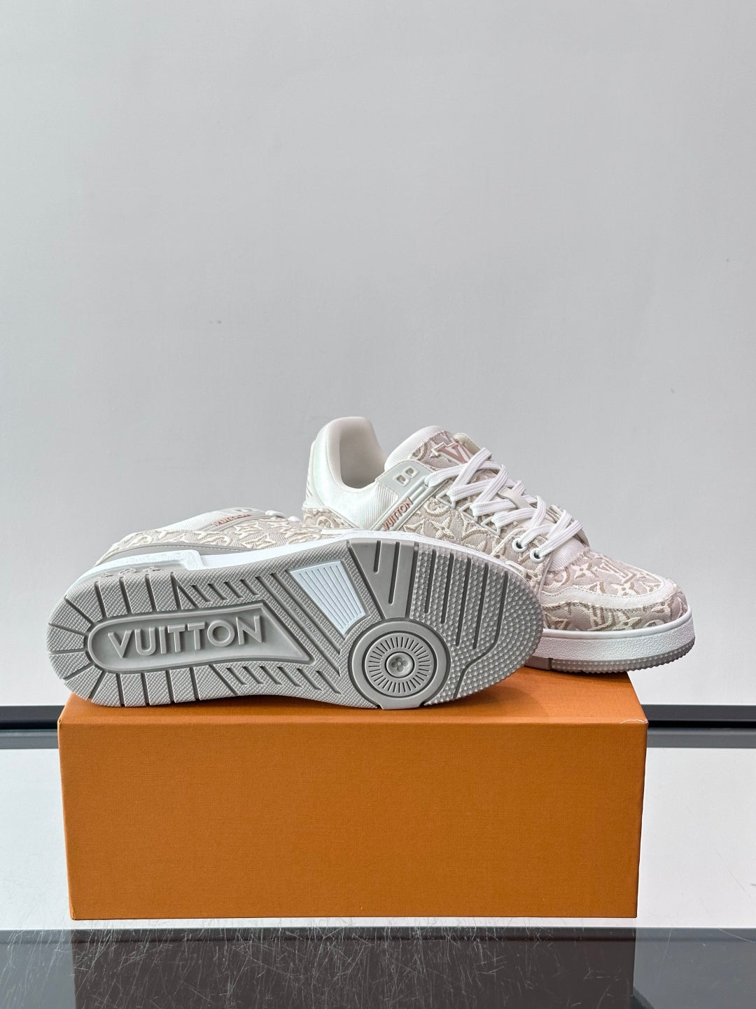 Кросівки з натуральної шкіри Louis Vuitton Trainer