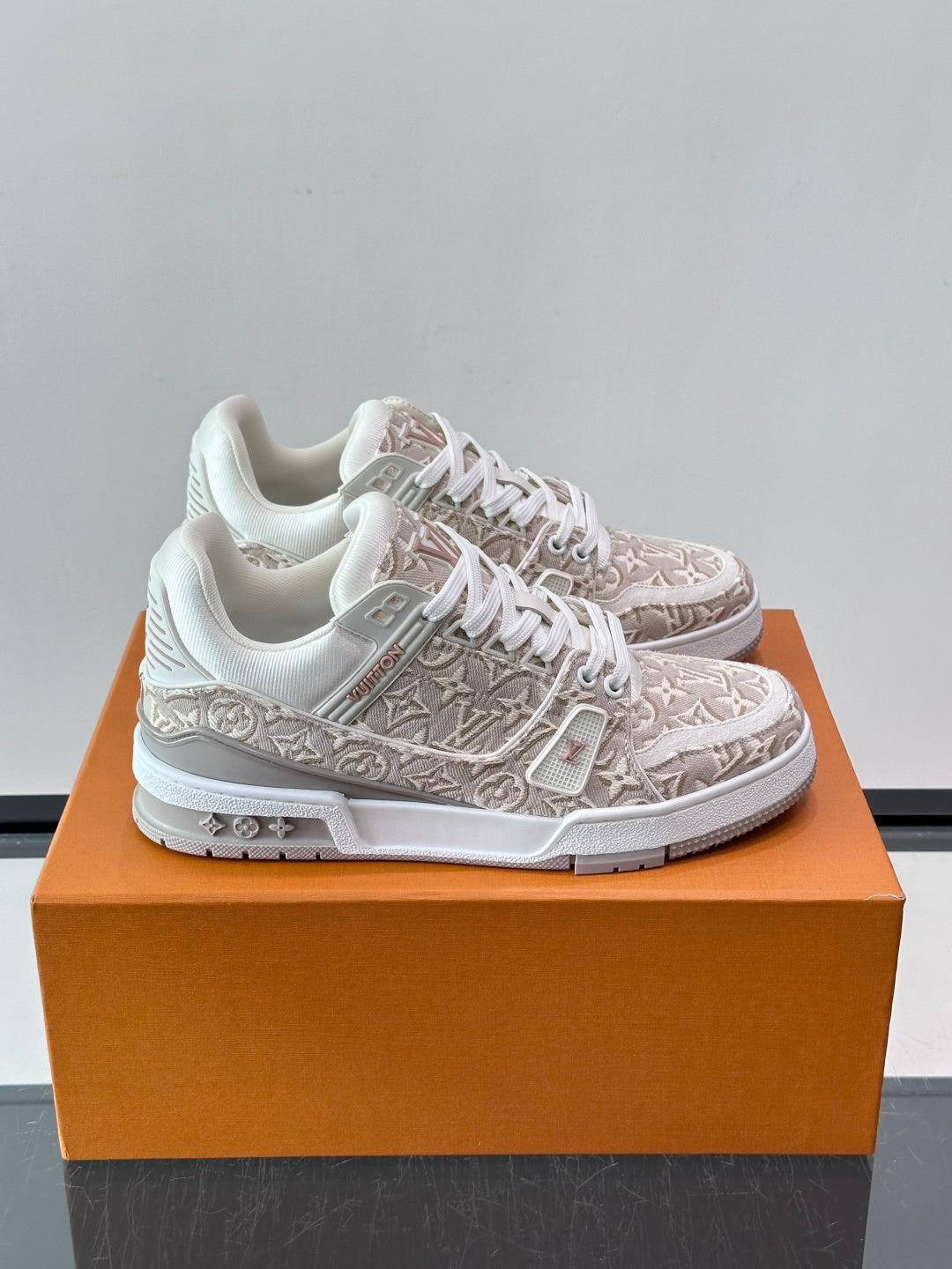 Кросівки з натуральної шкіри Louis Vuitton Trainer