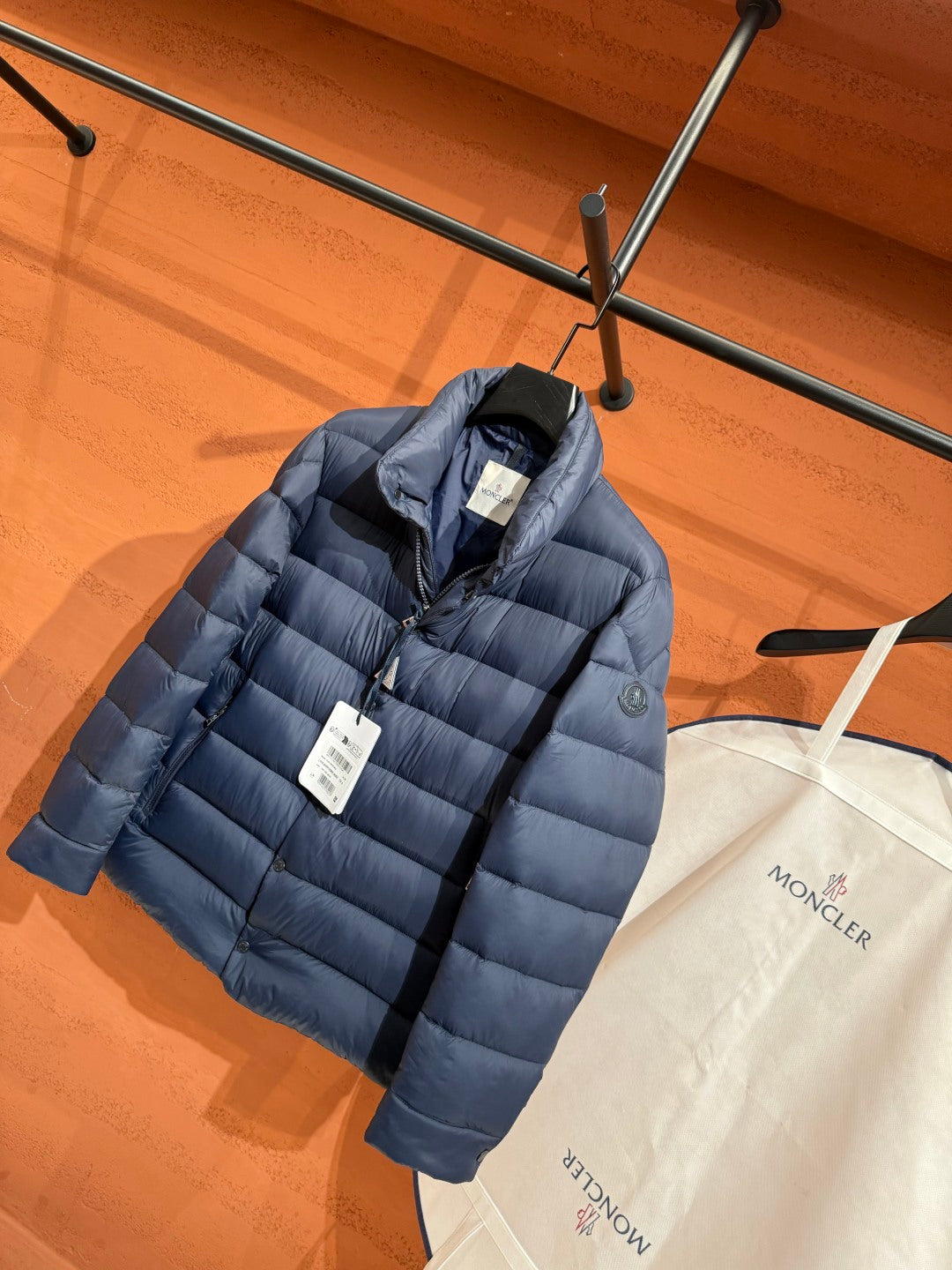Пухова куртка Moncler з коміром-стійкою, синя — фото 7