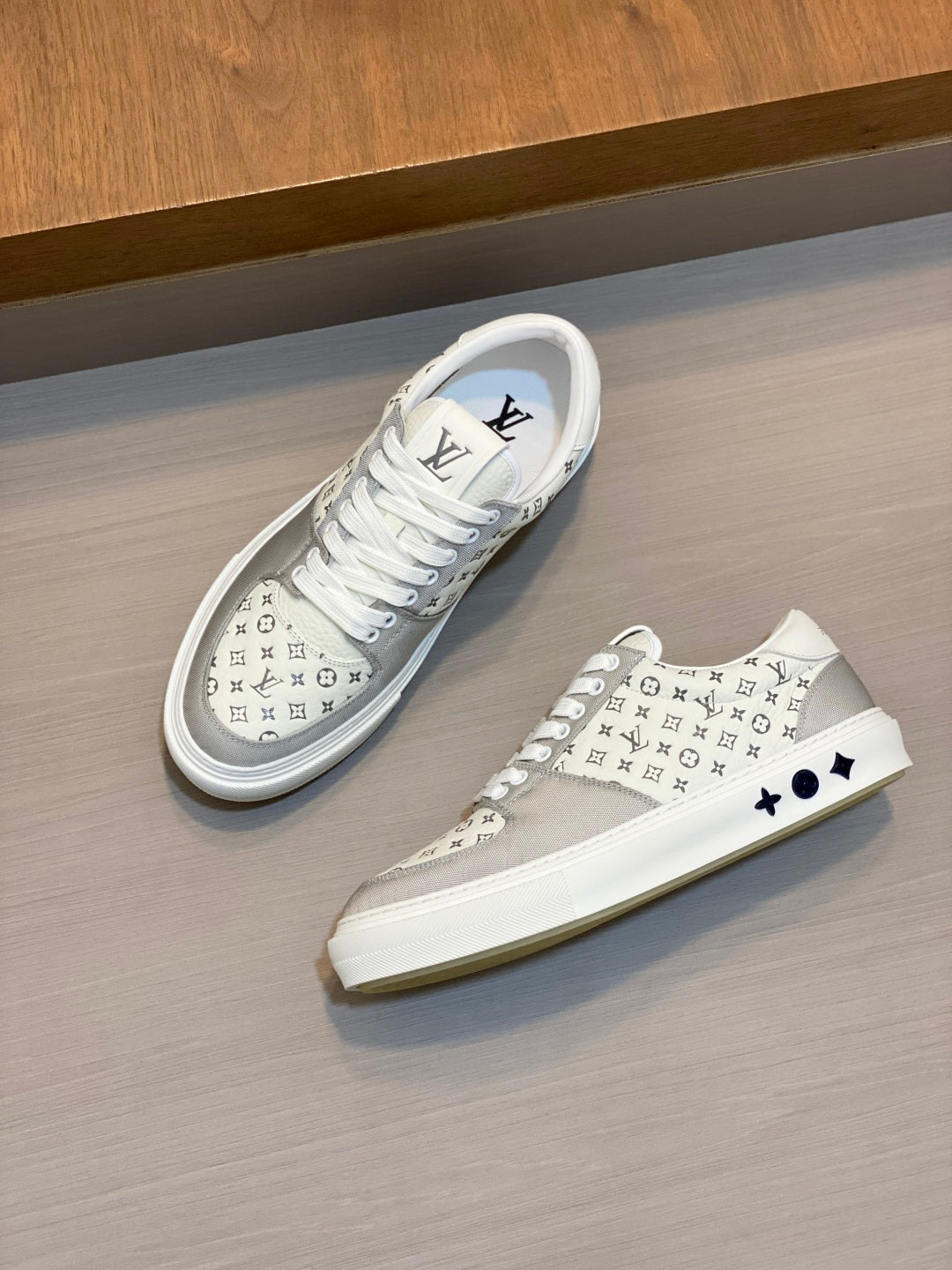 Кросівки з натуральної шкіри та текстилю Louis Vuitton