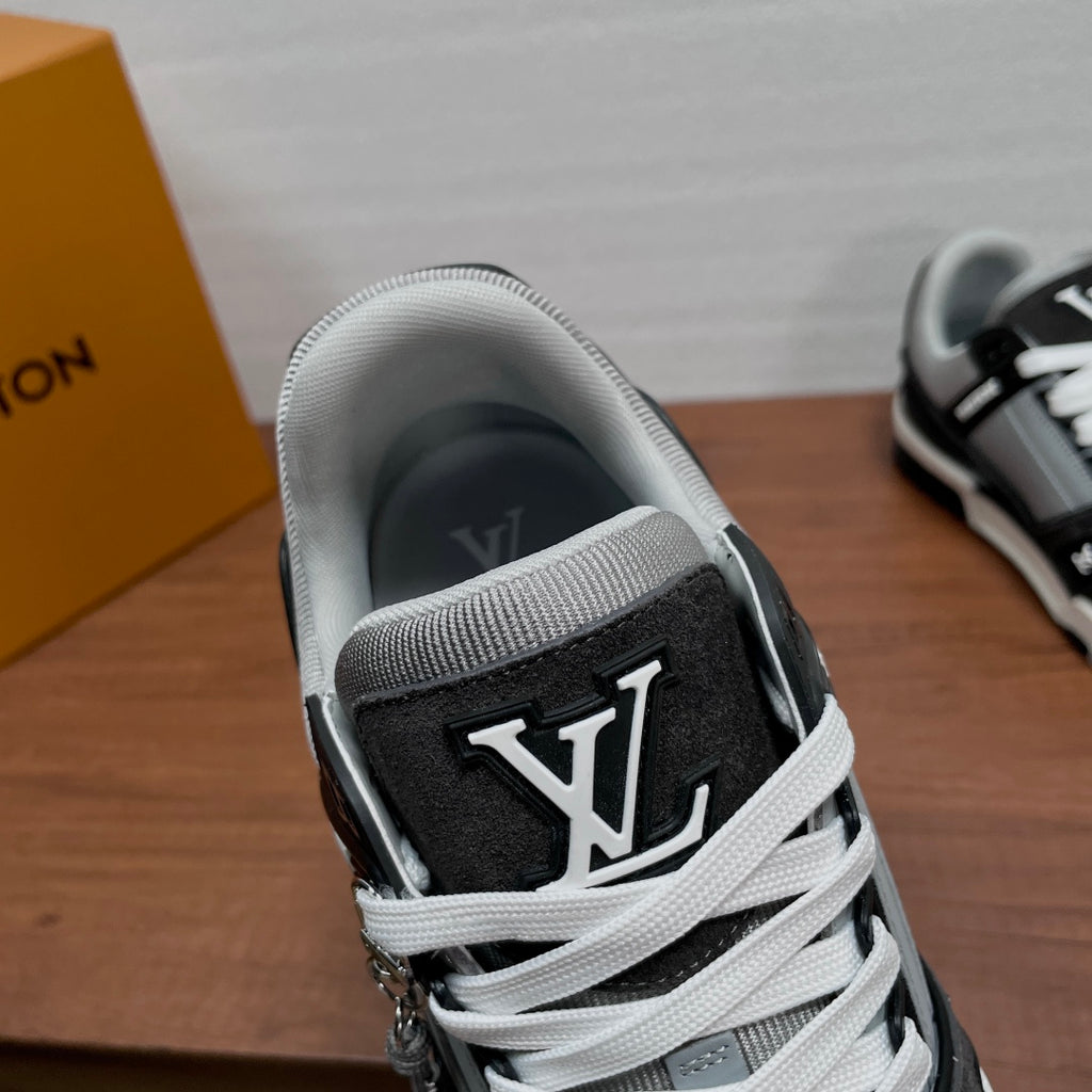 Кросівки з натуральної замші Louis Vuitton Trainer — сірі