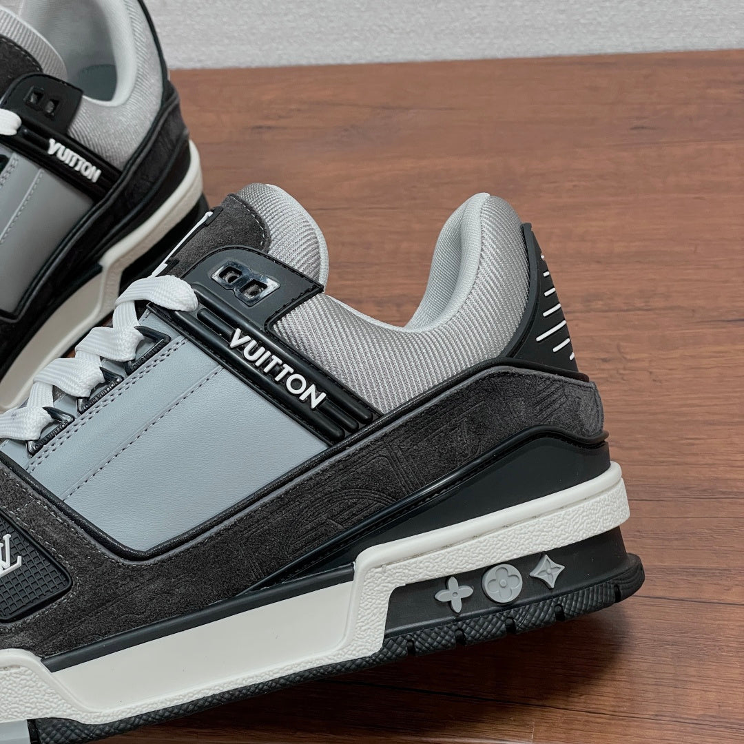 Кросівки з натуральної замші Louis Vuitton Trainer — сірі