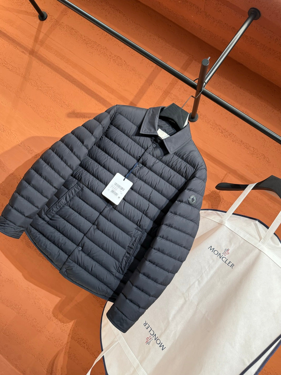 Пухова куртка Moncler з відкладним коміром, графітова — фото 2