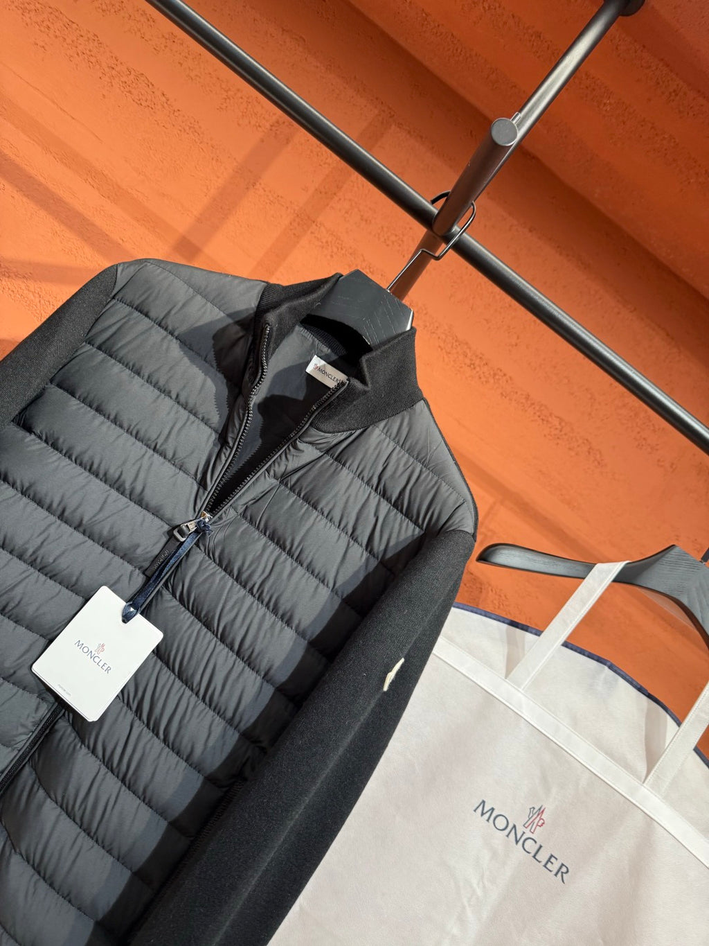 Пуховий жилет Moncler, чорний — фото 7