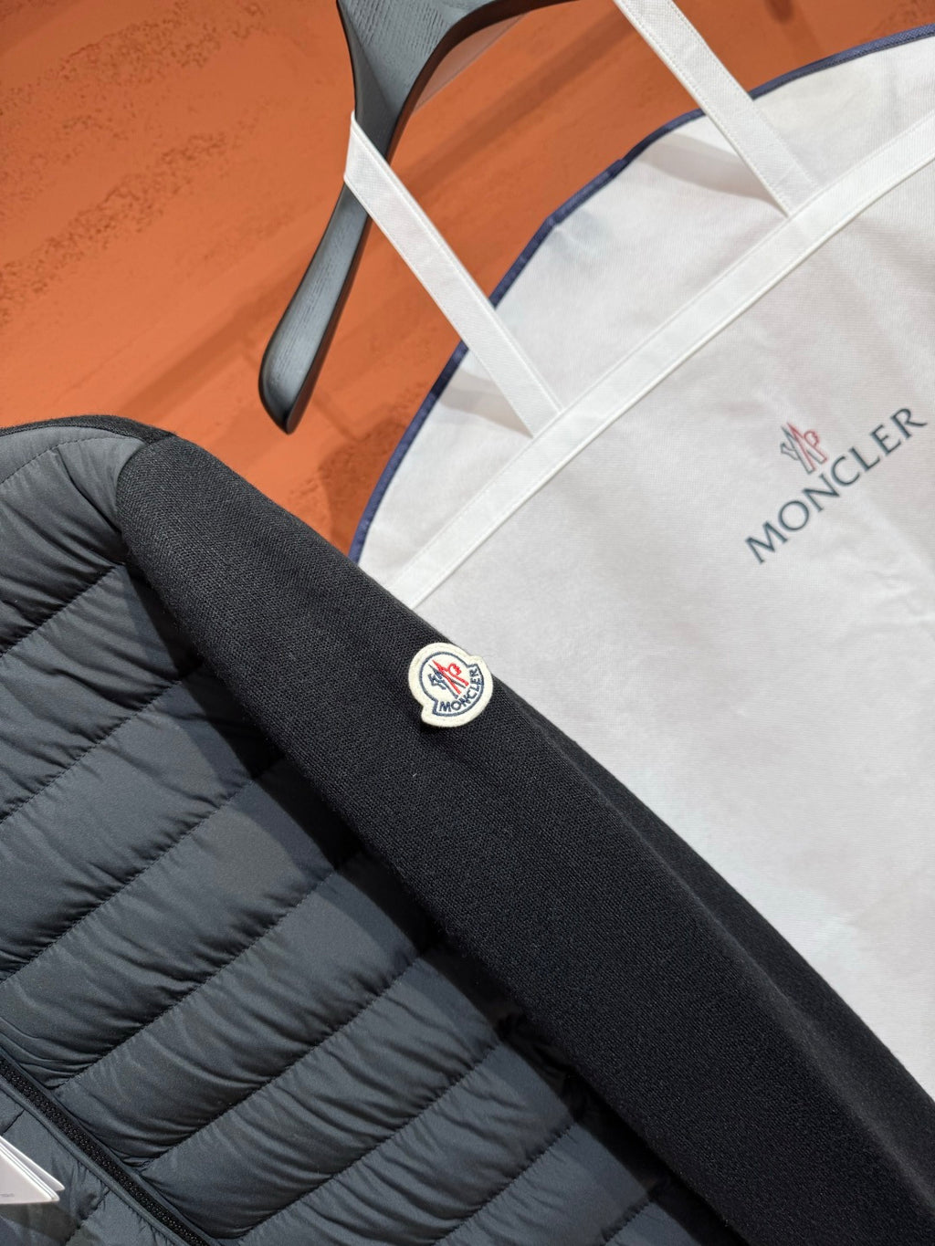 Пуховий жилет Moncler, чорний — фото 4