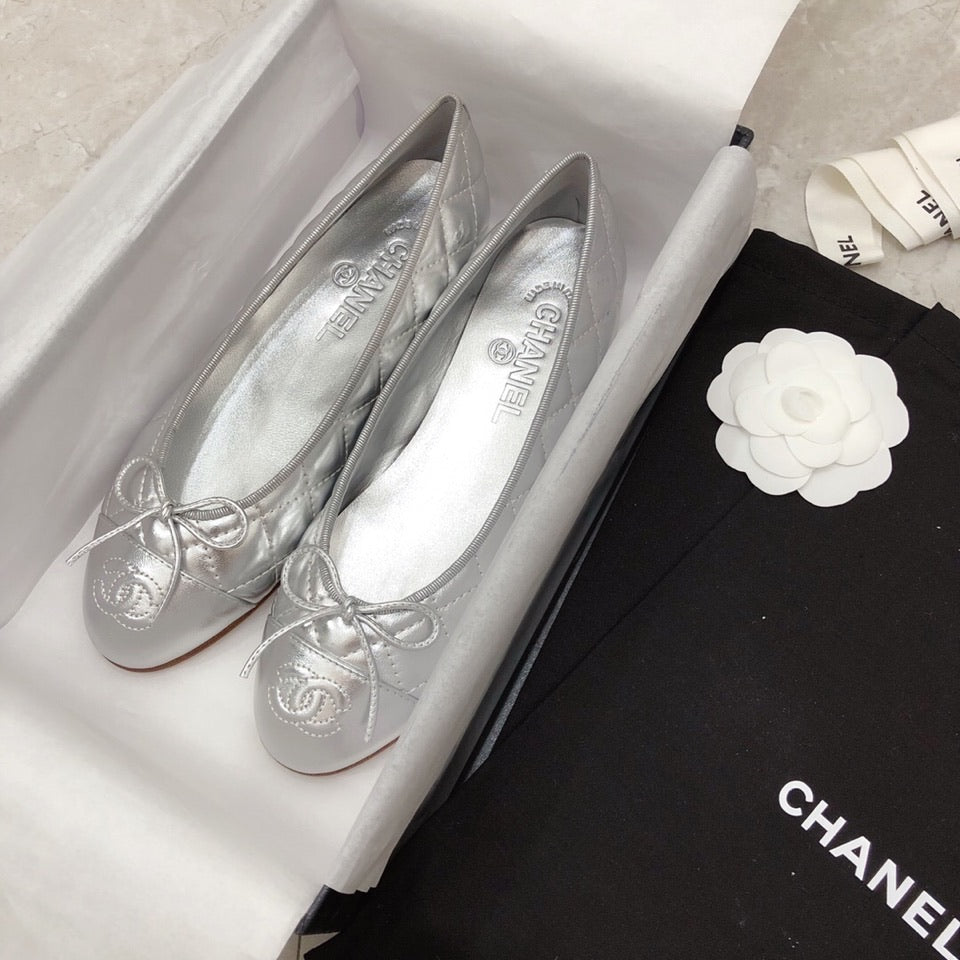 Жіночі лаконічні шкіряні балетки Chanel Ballet рожеві