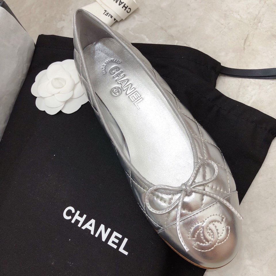 Жіночі лаконічні шкіряні балетки Chanel Ballet рожеві