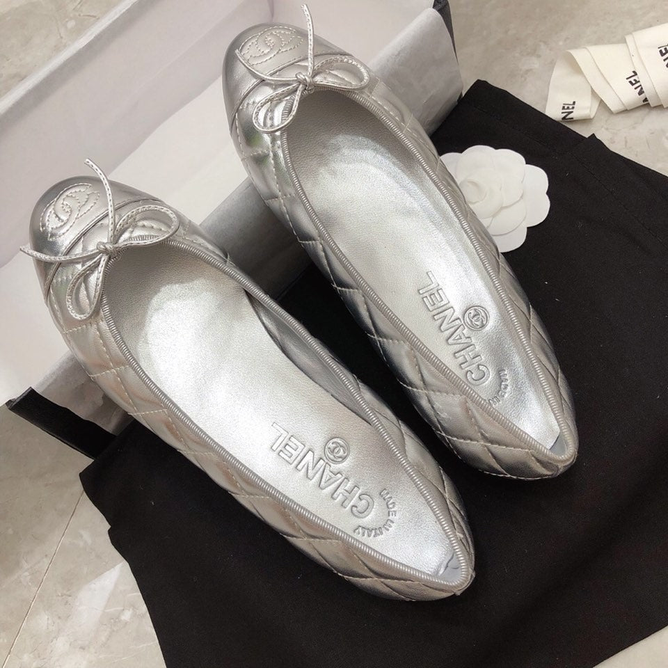 Жіночі лаконічні шкіряні балетки Chanel Ballet рожеві